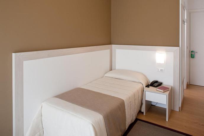 Imagen de la habitación del Hotel Canarie. Foto 7