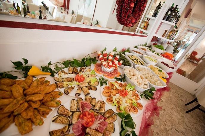 Imagen del bar/restaurante del Hotel Canarie. Foto 4