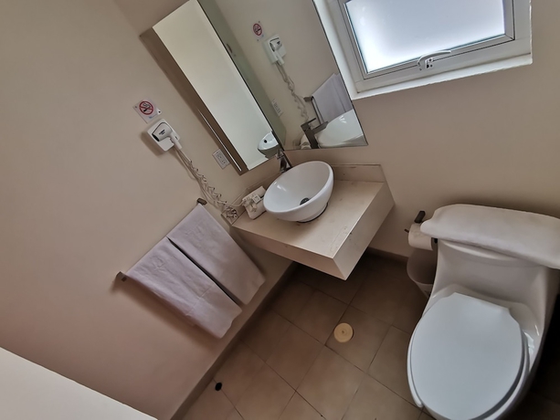 Imagen de la habitación del Hotel Canarios. Foto 13