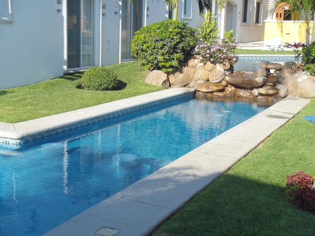 Imagen de la piscina del Hotel Canarios. Foto 17