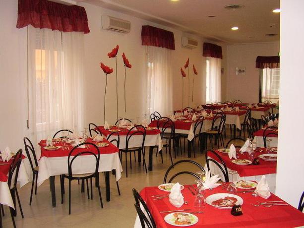 Imagen del bar/restaurante del Hotel Canasta. Foto 3