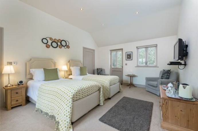 Imagen de la habitación del Hotel Canaston Oaks. Foto 3