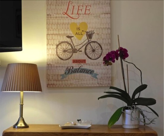 Imagen de la habitación del Hotel Canaston Oaks. Foto 5