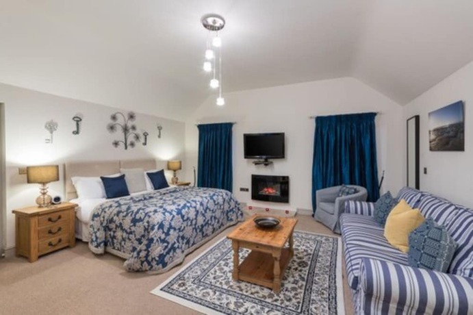 Imagen de la habitación del Hotel Canaston Oaks. Foto 7