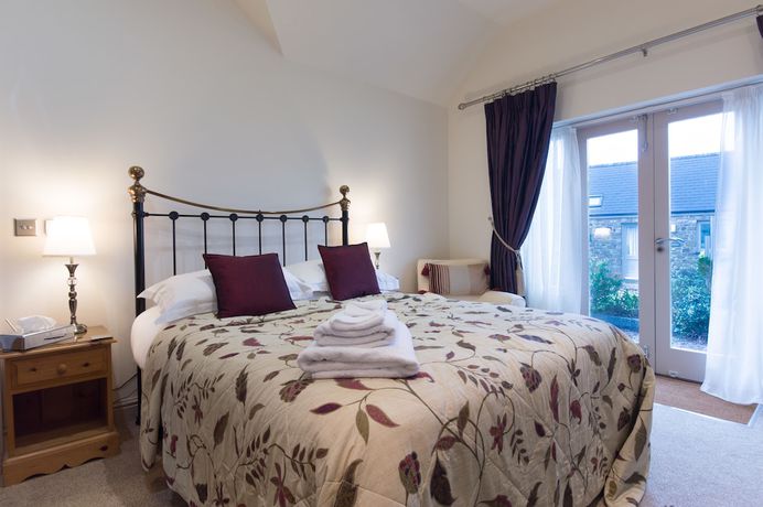 Imagen de la habitación del Hotel Canaston Oaks. Foto 8