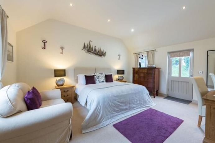 Imagen de la habitación del Hotel Canaston Oaks. Foto 13