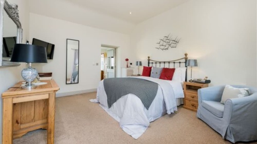 Imagen de la habitación del Hotel Canaston Oaks. Foto 17