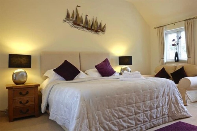 Imagen de la habitación del Hotel Canaston Oaks. Foto 18