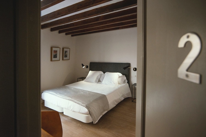 Imagen de la habitación del Hotel Canavall. Foto 8