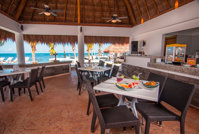 Imagen del bar/restaurante del Hotel Cancun Bay Resort - All Inclusive. Foto 1