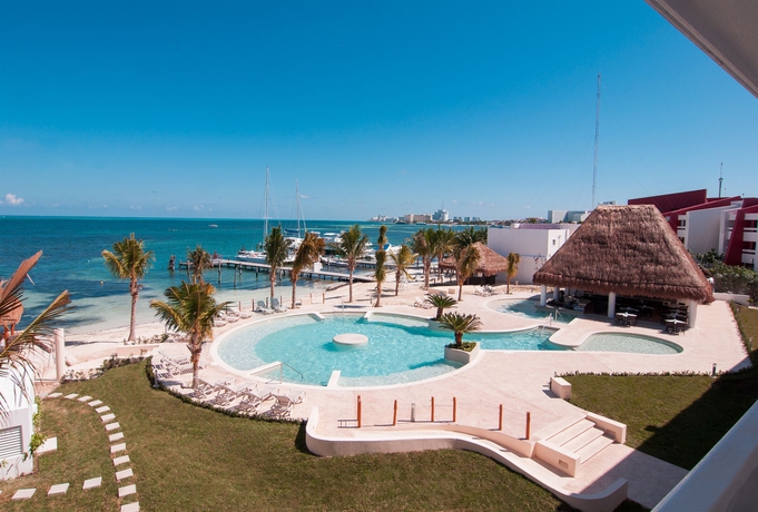 Imagen de la piscina del Hotel Cancun Bay Resort - All Inclusive. Foto 15