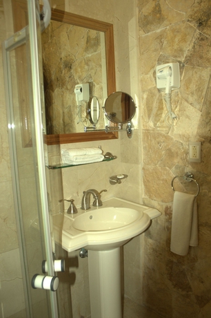 Imagen de la habitación del Hotel Cancun International Suites. Foto 7