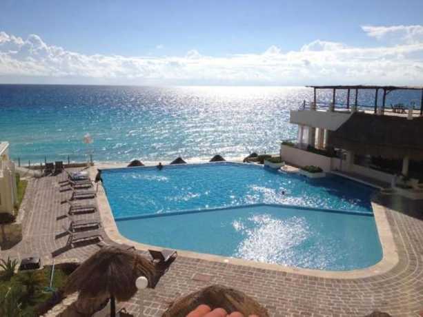 Imagen de la piscina del Hotel Cancun Plaza Condo. Foto 18