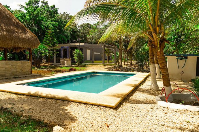 Imagen de la piscina del Hotel Cancun Tennis Inn. Foto 18