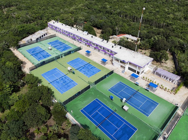 Imagen general del Hotel Cancun Tennis Inn. Foto 2
