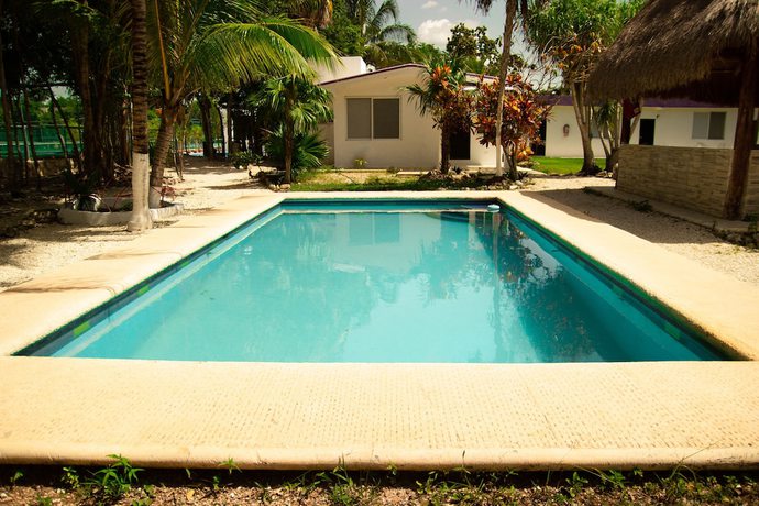 Imagen de la piscina del Hotel Cancun Tennis Inn. Foto 20