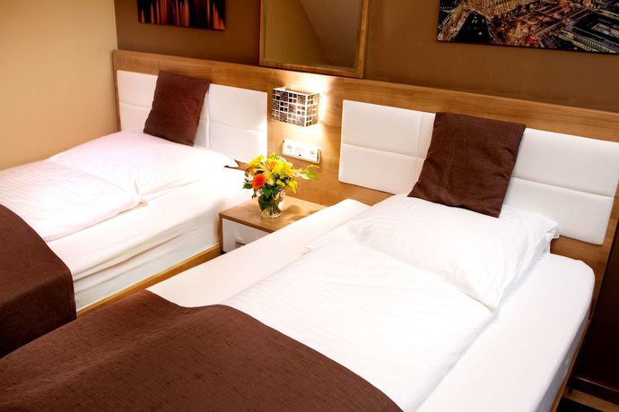 Imagen de la habitación del Hotel CandS. Foto 5