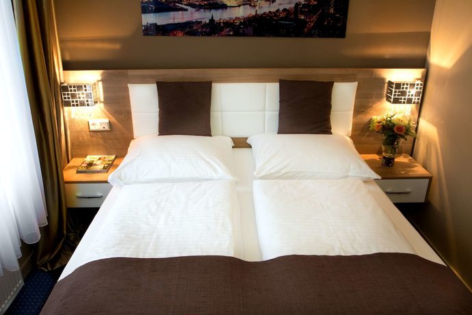 Imagen de la habitación del Hotel CandS. Foto 7