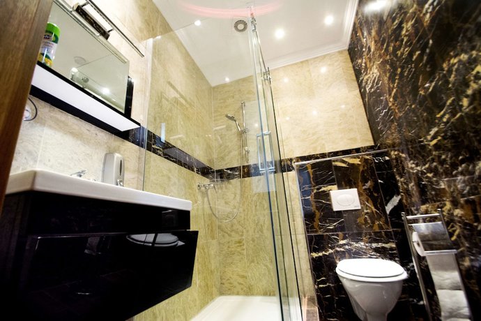Imagen de la habitación del Hotel CandS. Foto 9