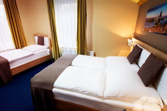 Imagen de la habitación del Hotel CandS. Foto 10