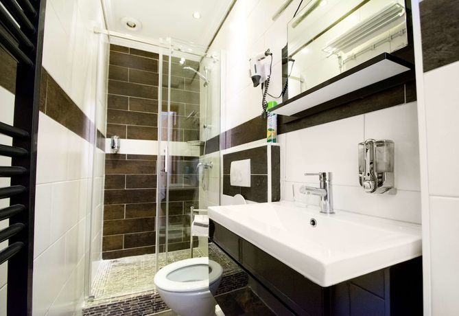 Imagen de la habitación del Hotel CandS. Foto 12