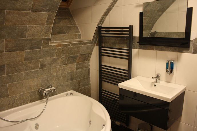 Imagen de la habitación del Hotel CandS. Foto 17