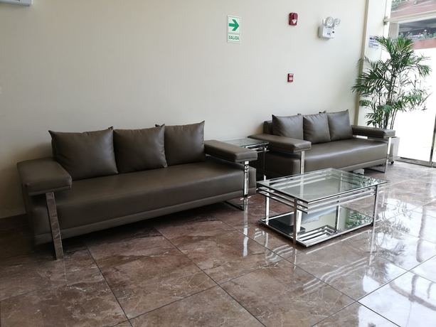 Imagen de los interiores del Hotel Candamo. Foto 14