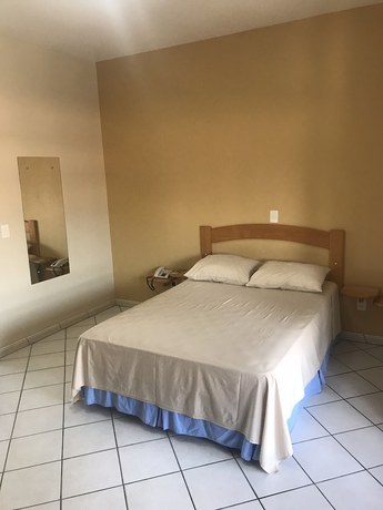 Imagen de la habitación del Hotel Candeias Basfak Praia. Foto 10
