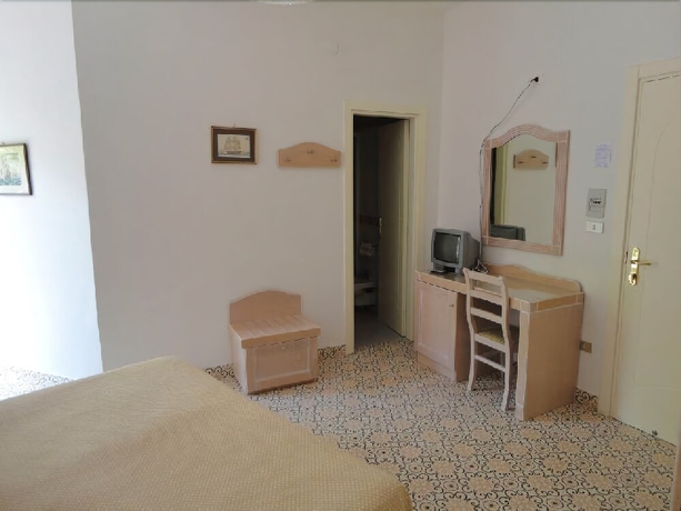 Imagen de la habitación del Hotel Candia, Bagni. Foto 15