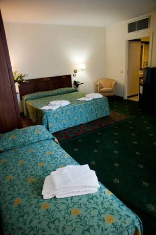 Imagen de la habitación del Hotel Candiani. Foto 10