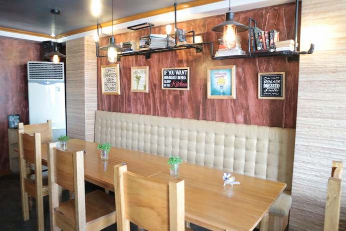 Imagen del bar/restaurante del Hotel Candice Lucy. Foto 4