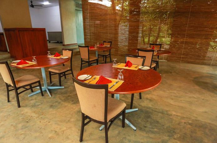 Imagen del bar/restaurante del Hotel Candila and Sport Club. Foto 4