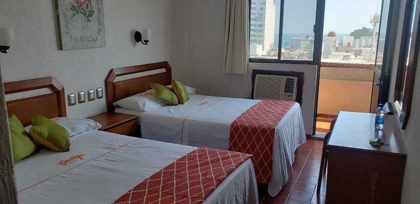 Imagen de la habitación del Hotel Candilejas Playa. Foto 15