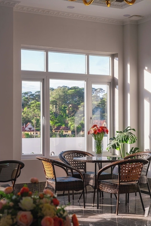 Imagen de los interiores del Hotel CandlePine Suites. Foto 15