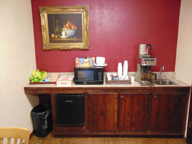 Imagen del bar/restaurante del Hotel Candlelight Inn, Branson. Foto 5