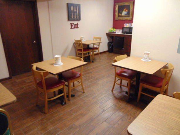 Imagen del bar/restaurante del Hotel Candlelight Inn, Branson. Foto 6