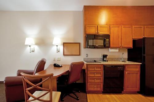 Imagen de la habitación del Hotel Candlewood Denham Springs. Foto 5