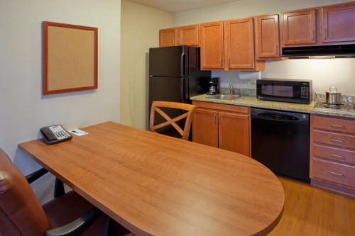 Imagen de la habitación del Hotel Candlewood Suites Aberdeen-edgewood-bel Air. Foto 14