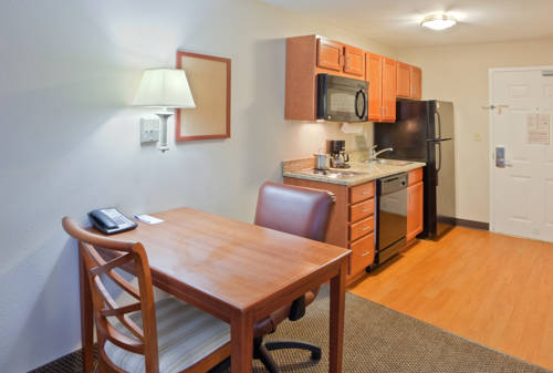 Imagen de la habitación del Hotel Candlewood Suites Aberdeen-edgewood-bel Air. Foto 15