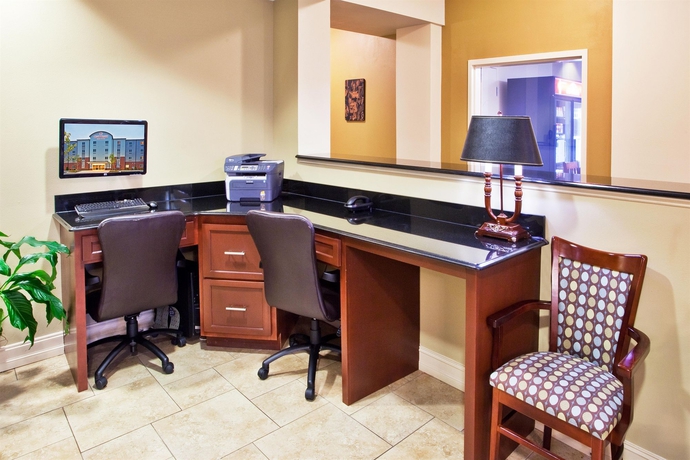 Imagen de los interiores del Hotel Candlewood Suites Athens, An Ihg. Foto 14