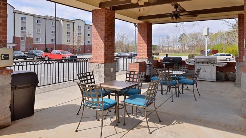 Imagen de los exteriores del Hotel Candlewood Suites Athens, An Ihg. Foto 12