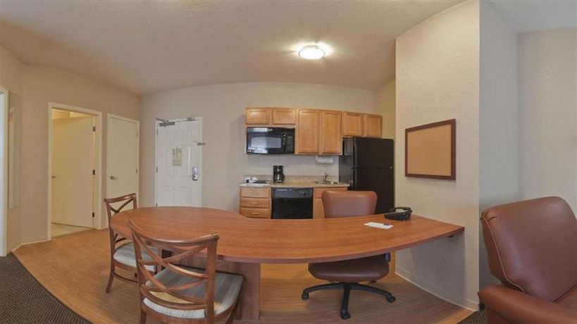 Imagen del bar/restaurante del Hotel Candlewood Suites Bismarck, An Ihg. Foto 2