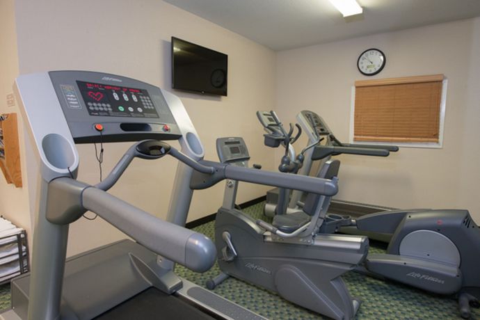 Imagen de la piscina del Hotel Candlewood Suites Bismarck, An Ihg. Foto 16
