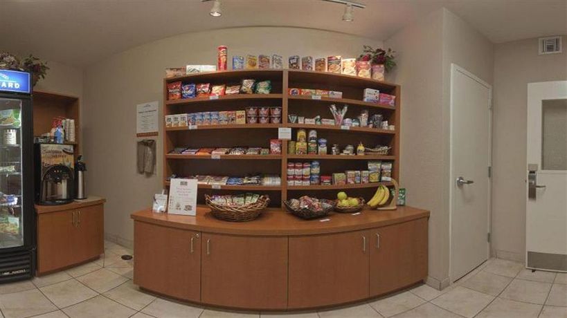 Imagen de los interiores del Hotel Candlewood Suites Bismarck, An Ihg. Foto 13