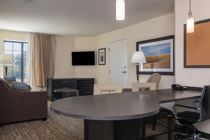 Imagen de la habitación del Hotel Candlewood Suites Bloomington. Foto 2