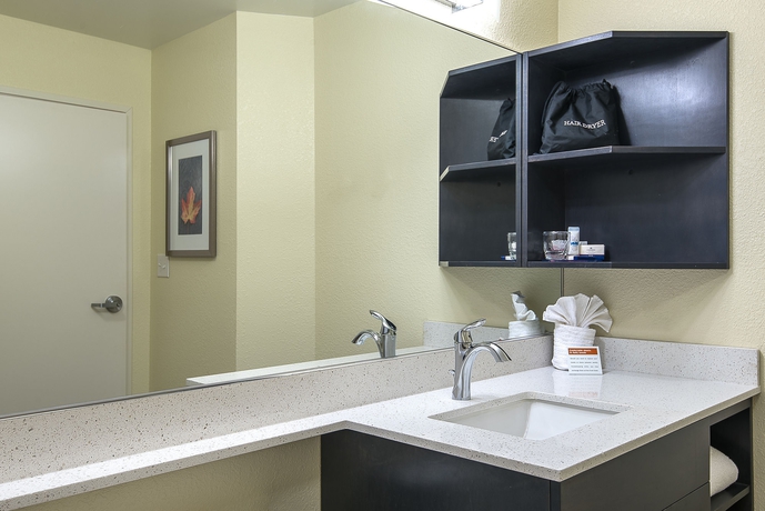 Imagen de la habitación del Hotel Candlewood Suites Bloomington. Foto 3