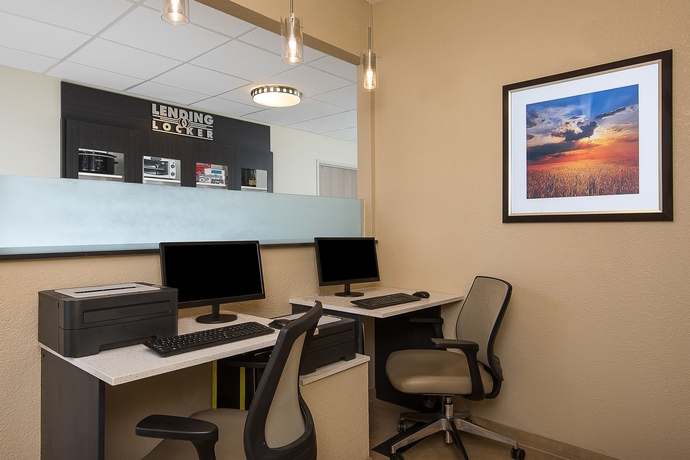 Imagen de los interiores del Hotel Candlewood Suites Bloomington. Foto 11