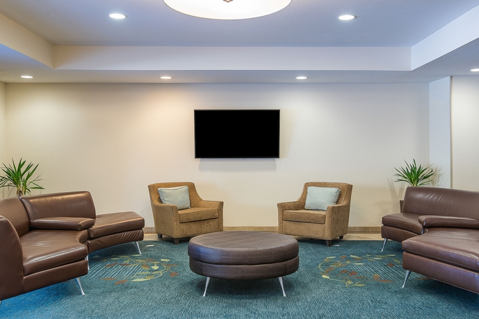 Imagen de los interiores del Hotel Candlewood Suites Bloomington. Foto 13