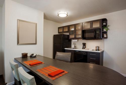 Imagen general del Hotel Candlewood Suites - Brighton. Foto 2