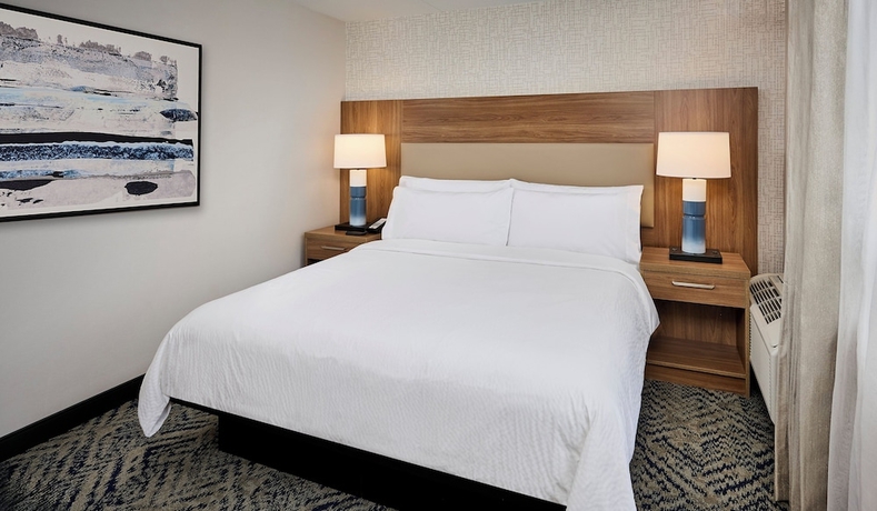 Imagen de la habitación del Hotel Candlewood Suites Burlington Conference Centre by IHG. Foto 8